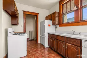 427 E Benton St, Aurora, IL 60505 - Photo 11