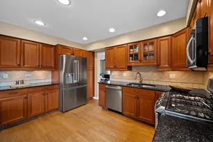 405 Caren Dr, Buffalo Grove, IL 60089 - Photo 9