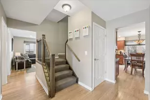 405 Caren Dr, Buffalo Grove, IL 60089 - Photo 3