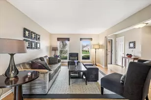 405 Caren Dr, Buffalo Grove, IL 60089 - Photo 5