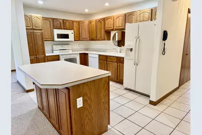 2800 Becker Drive, Peru, IL 61354 - Photo 7