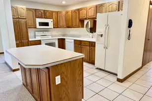 2800 Becker Dr, Peru, IL 61354 - Photo 7