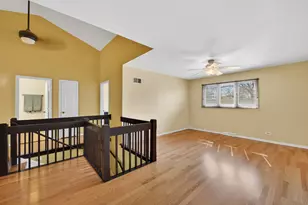 1926 Golf View Dr, Bartlett, IL 60103 - Photo 15
