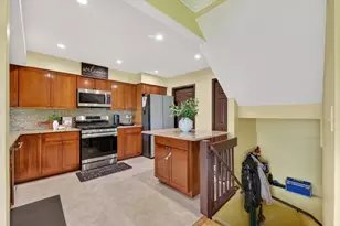 1926 Golf View Dr, Bartlett, IL 60103 - Photo 9