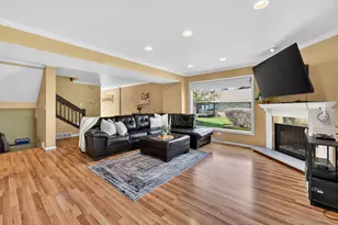 1926 Golf View Dr, Bartlett, IL 60103 - Photo 5