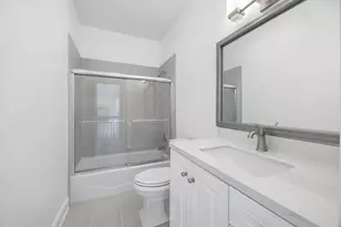 131 Indian Dr, Clarendon Hills, IL 60514 - Photo 15