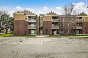 208 Glengarry Dr, Bloomingdale, IL 60108 - Photo 1