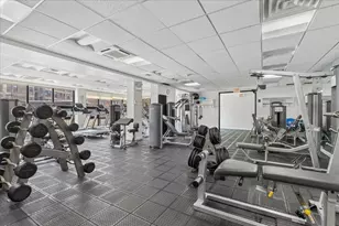 3930 N Pine Grove Ave, Chicago, IL 60613 - Photo 25