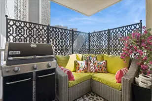 3930 N Pine Grove Ave, Chicago, IL 60613 - Photo 21