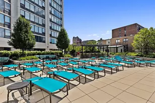 3930 N Pine Grove Ave, Chicago, IL 60613 - Photo 27