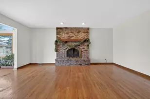 900 Glen Oak Dr, Sleepy Hollow, IL 60118 - Photo 11