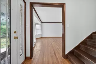 900 Glen Oak Dr, Sleepy Hollow, IL 60118 - Photo 3