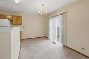 682 Fieldcrest Dr, South Elgin, IL 60177 - Photo 5