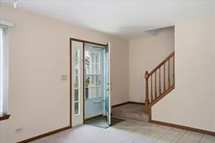 682 Fieldcrest Dr, South Elgin, IL 60177 - Photo 3