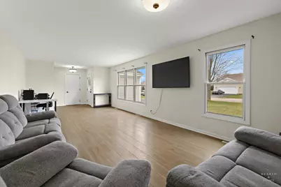 831 Chestnut Court, Marengo, IL 60152 - Photo 3