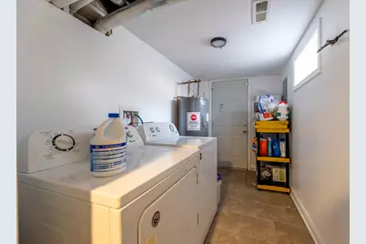 7931 S Paxton Avenue, Chicago, IL 60617 - Photo 17