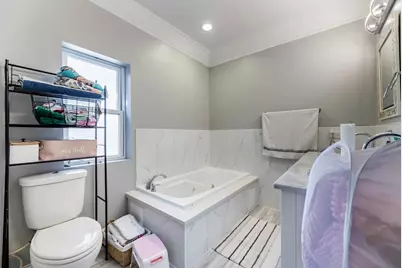 7931 S Paxton Avenue, Chicago, IL 60617 - Photo 9