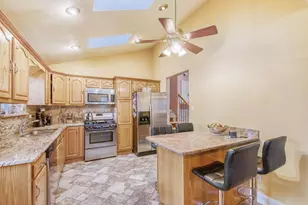 7642 W 92nd Pl, Hickory Hills, IL 60457 - Photo 5