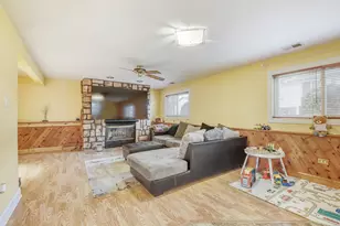 7642 W 92nd Pl, Hickory Hills, IL 60457 - Photo 7