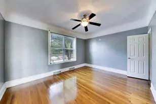 7041 S Eberhart Ave, Chicago, IL 60637 - Photo 3