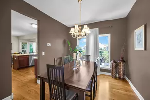 122 Fieldcrest Dr, Bartlett, IL 60103 - Photo 9
