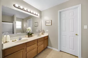 122 Fieldcrest Dr, Bartlett, IL 60103 - Photo 33