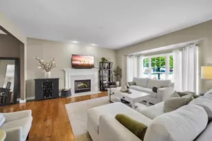 122 Fieldcrest Dr, Bartlett, IL 60103 - Photo 7