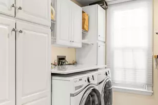 1211 Ashbury Ln, Libertyville, IL 60048 - Photo 9