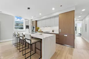 146 W Erie St, Chicago, IL 60654 - Photo 3