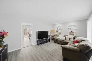 110 Villa Rd, Streamwood, IL 60107 - Photo 3