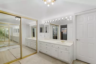 7235 Willow Way Lane #B, Willowbrook, IL 60527 - Photo 11