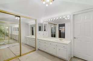 7235 Willow Way Ln, Willowbrook, IL 60527 - Photo 11