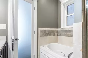 912 W Fletcher St, Chicago, IL 60657 - Photo 25