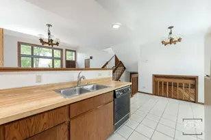 1213 Yorkshire Dr, Naperville, IL 60563 - Photo 11
