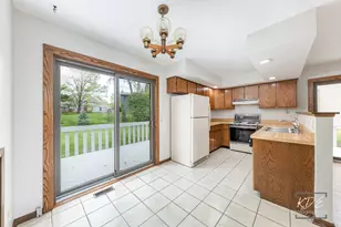 1213 Yorkshire Dr, Naperville, IL 60563 - Photo 7