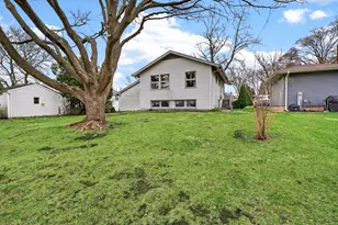 305 S 13th St, Saint Charles, IL 60174 - Photo 35