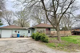 604 E Center St, Monticello, IL 61856 - Photo 11