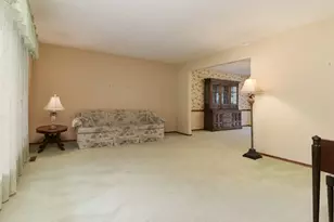 1005 S Hershey Rd, Bloomington, IL 61704 - Photo 5