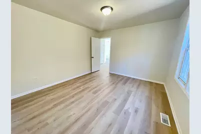8312 S Phillips Avenue, Chicago, IL 60617 - Photo 9