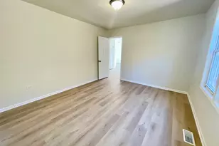 8312 S Phillips Ave, Chicago, IL 60617 - Photo 9