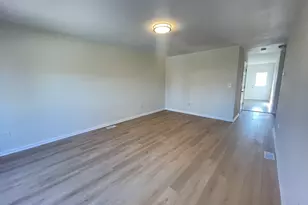 8312 S Phillips Ave, Chicago, IL 60617 - Photo 3