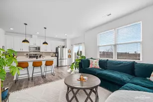 556 Comstock Rd, South Elgin, IL 60177 - Photo 5