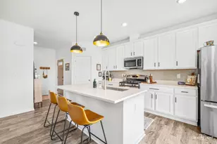 556 Comstock Rd, South Elgin, IL 60177 - Photo 7