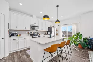 556 Comstock Rd, South Elgin, IL 60177 - Photo 3