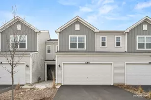 556 Comstock Rd, South Elgin, IL 60177 - Photo 1