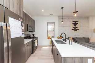 1336 W Bryn Mawr Ave, Chicago, IL 60660 - Photo 3