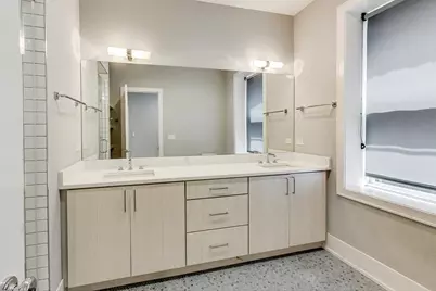 1515 W Sunnyside Avenue #1E, Chicago, IL 60640 - Photo 13