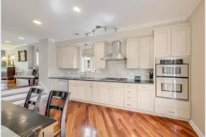3472 W North Shore Avenue, Lincolnwood, IL 60712 - Photo 9