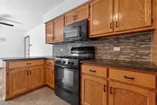 420 Windsor Dr, Oswego, IL 60543 - Photo 9