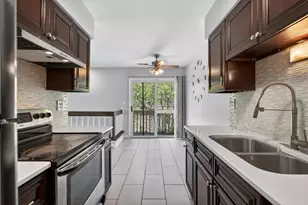 829 Dighton Ln, Schaumburg, IL 60173 - Photo 9